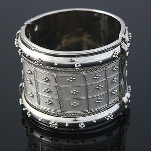 Women's handcrafted bracelet